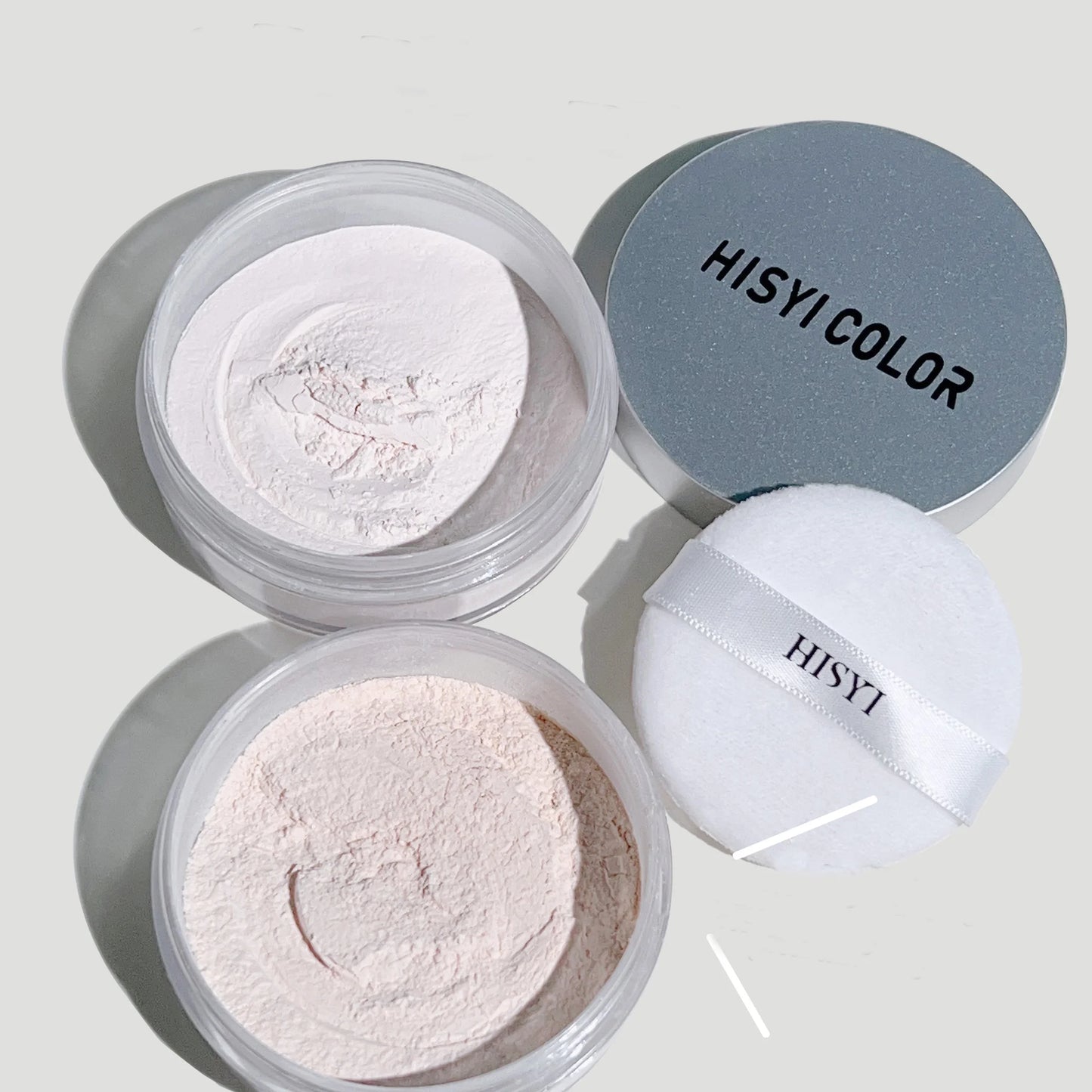 Waterproof and sweat-proof loose powder, brightens complexion with highlighting and whitening effects, matte finish.