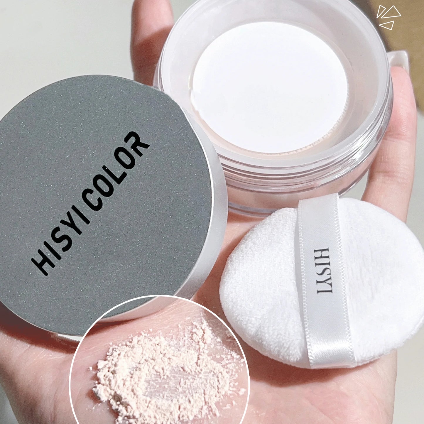 Waterproof and sweat-proof loose powder, brightens complexion with highlighting and whitening effects, matte finish.