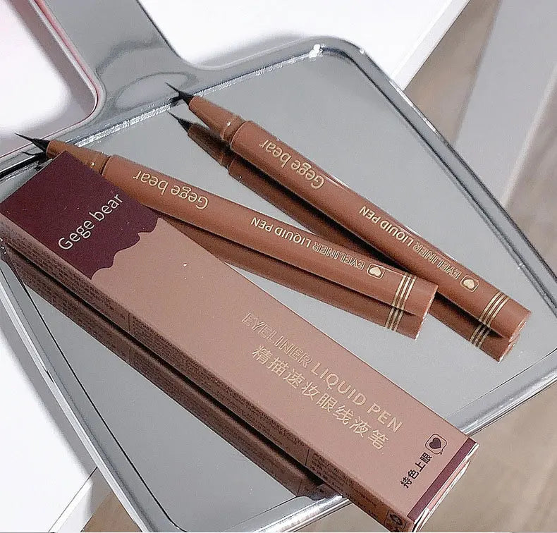 Eyeliner liquid pen is smooth, fast drying, waterproof, durable, not easy to smudge, and very thin eyeliner pen