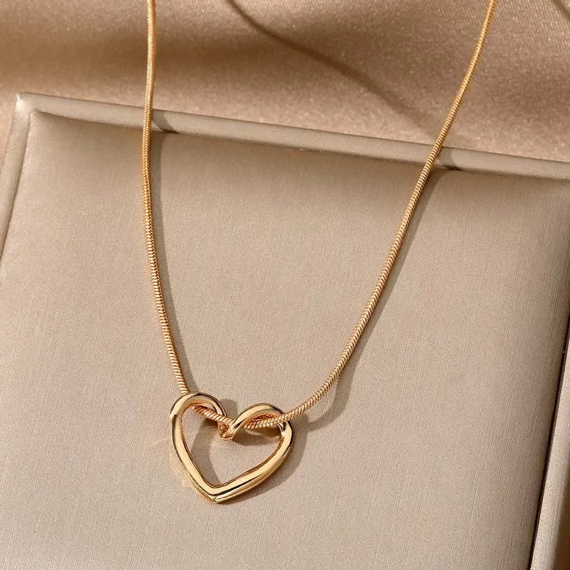 New Heart Necklace Ladies Clavicle Chain Neck Choker Necklaces for Women Jewelry Free Dropshipping Wholesale
