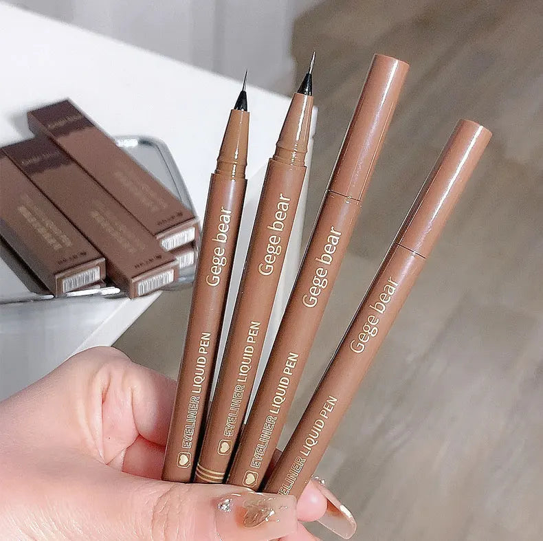 Eyeliner liquid pen is smooth, fast drying, waterproof, durable, not easy to smudge, and very thin eyeliner pen