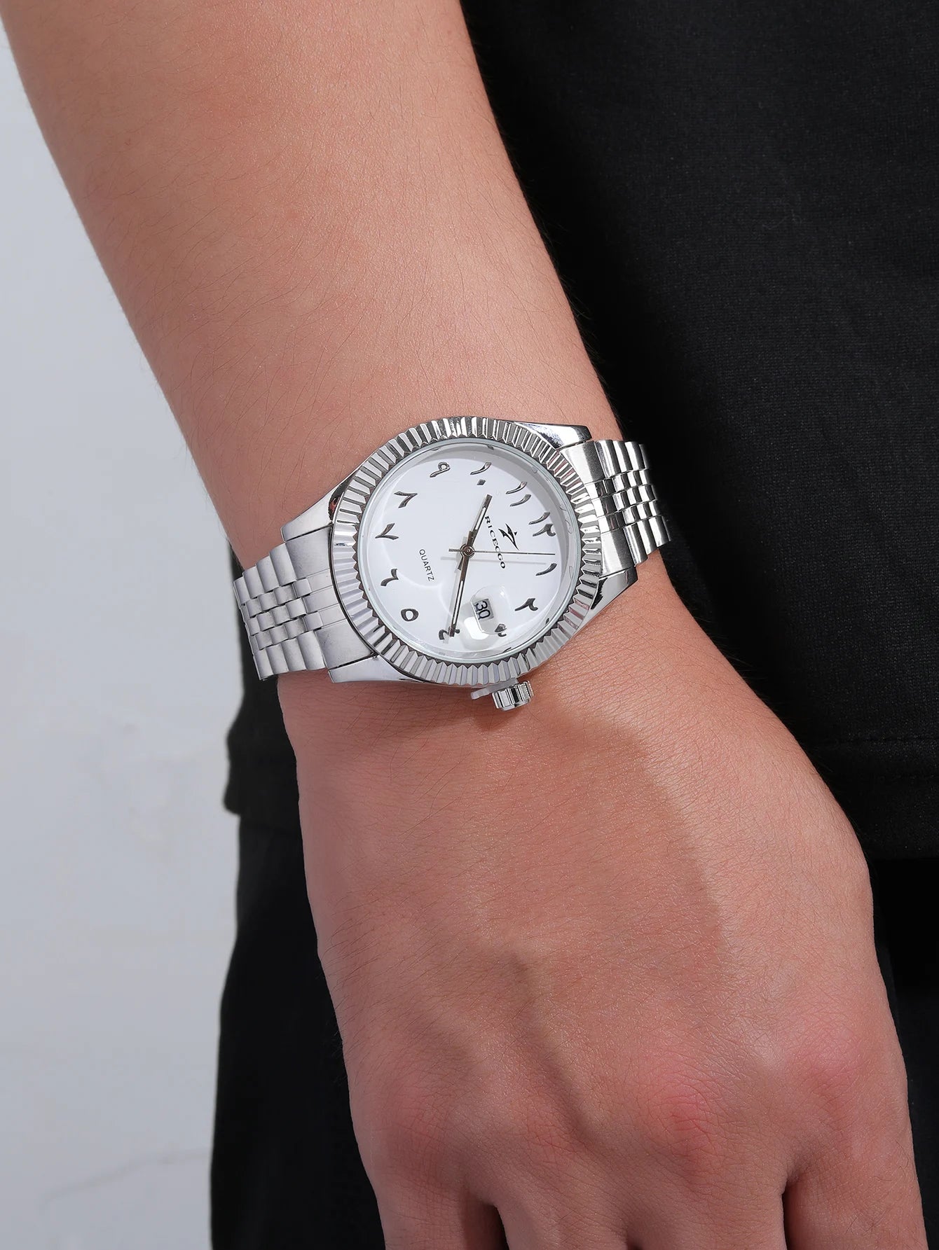 New Men Date Watches High-end Luxury Casual Calendar Stainless Steel Business WristWatch Leisure Sport WristWatch Clock