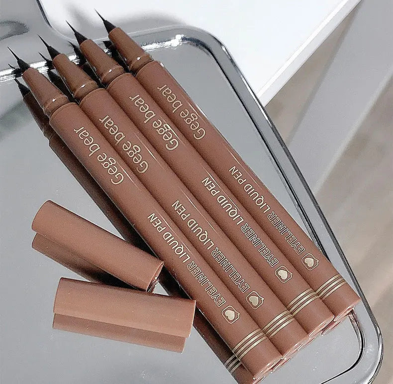 Eyeliner liquid pen is smooth, fast drying, waterproof, durable, not easy to smudge, and very thin eyeliner pen