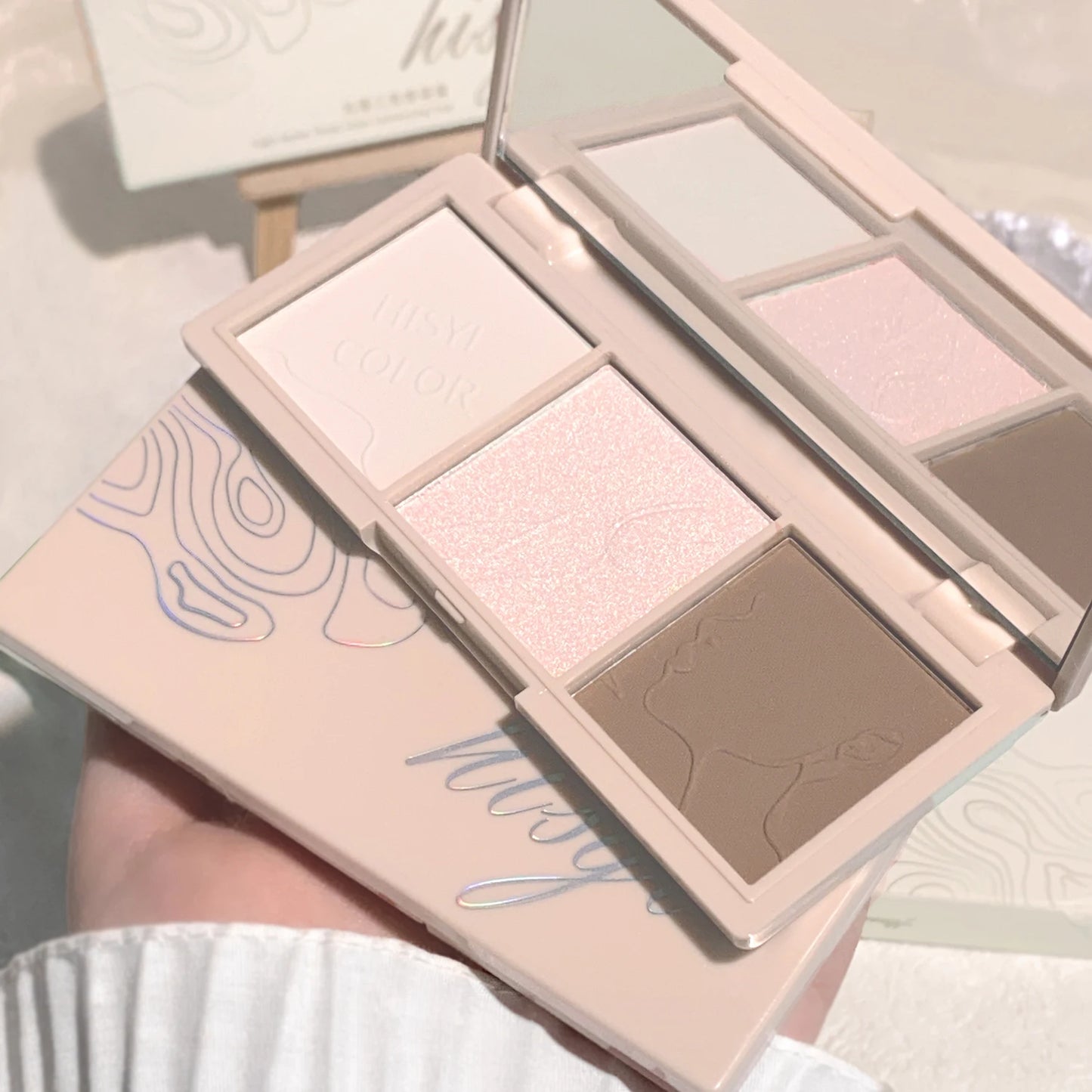 Three color contouring palette: contour and apply eyeshadow to freely create natural nude makeup with light and shadow