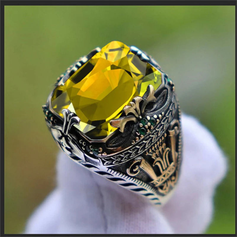 Men's luxury ring inlaid with jade retro domineering ring attended the banquet party jewelry.