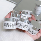 Monochrome Concealer Face concealer Concealer hides dark circles under the eyes and enhances the contour of the face
