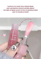 Lightweight and plump lip balm with a glossy mirror finish. The glass lips are moisturized and moisturized with lip oil