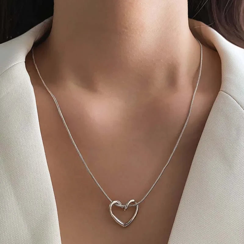 New Heart Necklace Ladies Clavicle Chain Neck Choker Necklaces for Women Jewelry Free Dropshipping Wholesale