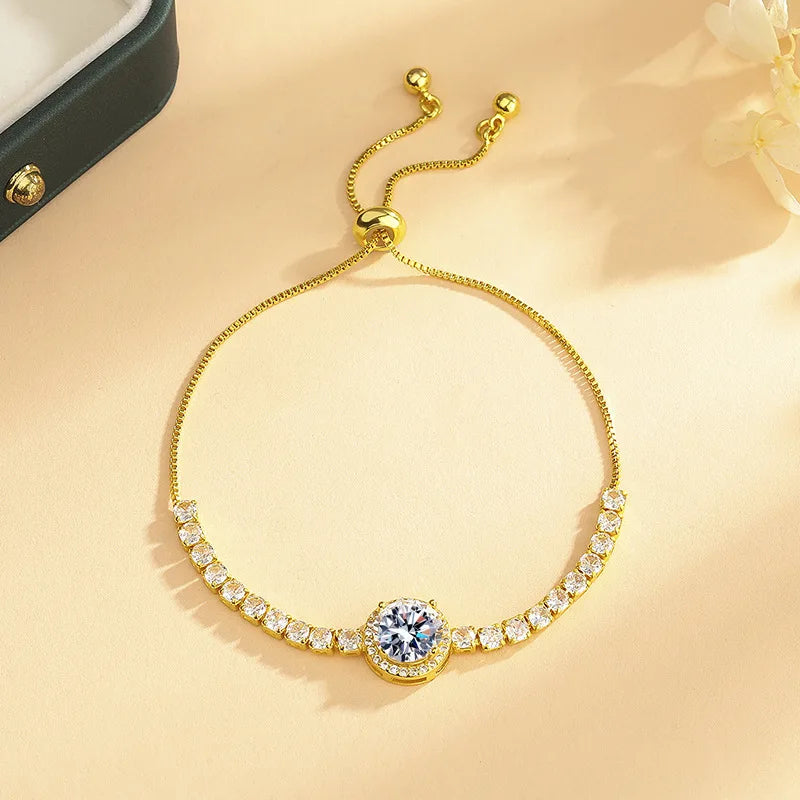 A simple luxurious women's bracelet with synthetic zircon, imitation moissanite—versatile, round-pouch, drawstring-adjustable.
